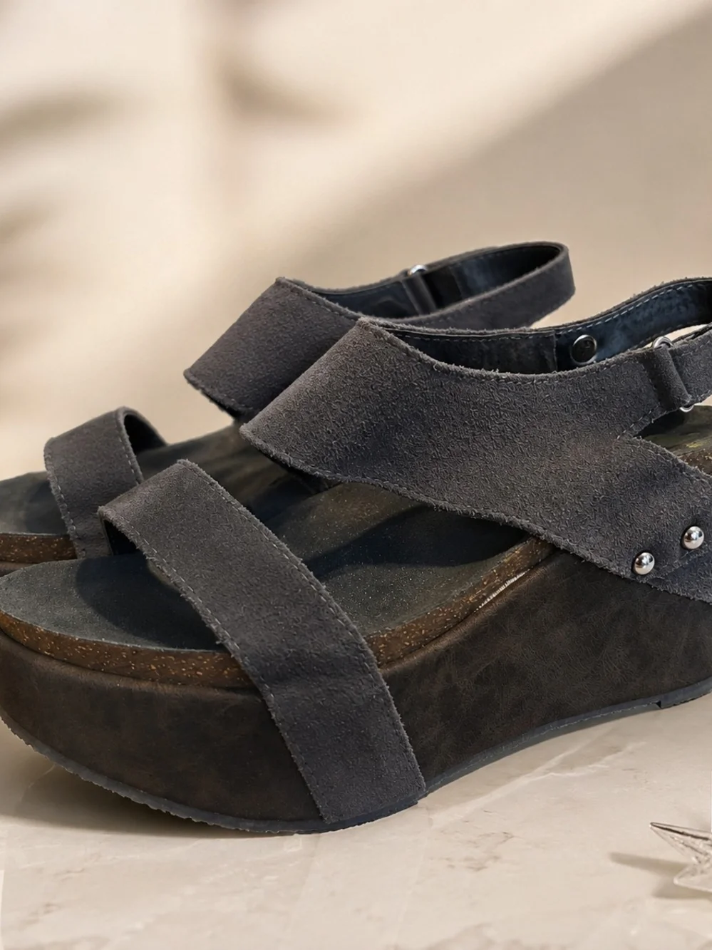 Volatile Womens Size 9 Gray Suede Leather Platform Wedge Sandals Y2K Boho